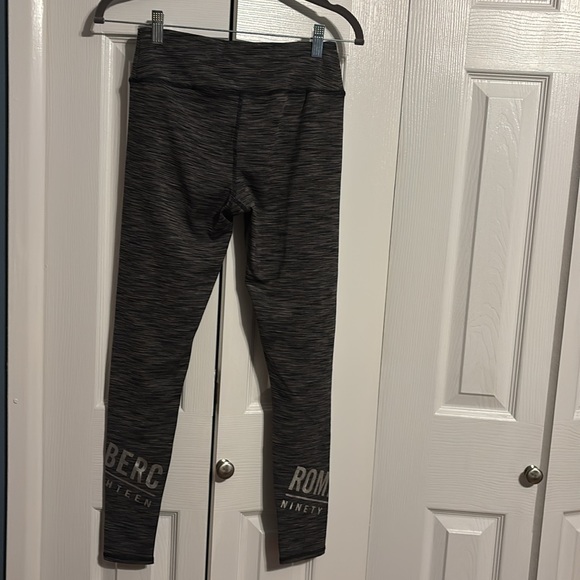 Abercrombie and Fitch Grey Leggings size small NWOT - Picture 5 of 5